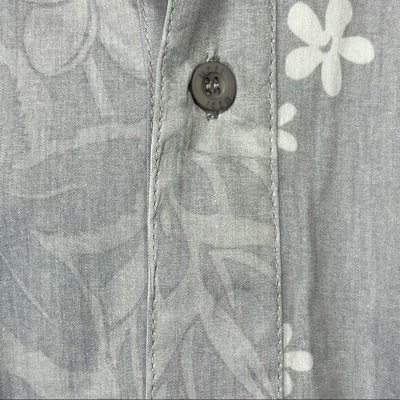 Premiums Hawaiian Grey/White Palm Trees Button Top - Picture 8 of 16